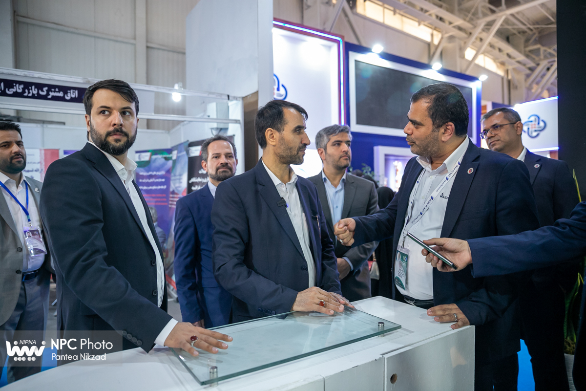 بازدید معاون وزیر نفت و مدیرعامل شرکت ملی صنایع پتروشیمی در اولین روز از هفدهمین نمایشگاه بین‌المللی ایران‌پلاست (1) 15