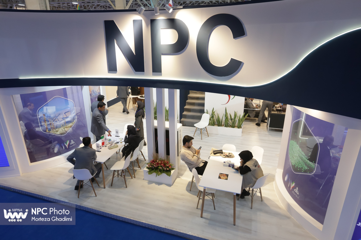 غرفه شرکت ملی صنایع پتروشیمی در اولین روز از هفدهمین نمایشگاه بین‌المللی ایران‌پلاست 14