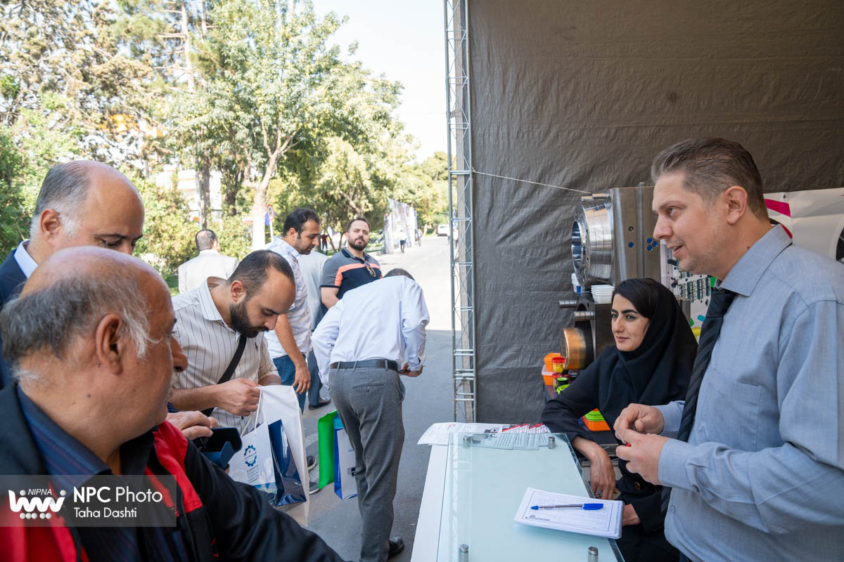 حاشیه های اولین روز از هفدهمین نمایشگاه بین‌المللی ایران‌پلاست (3) 8