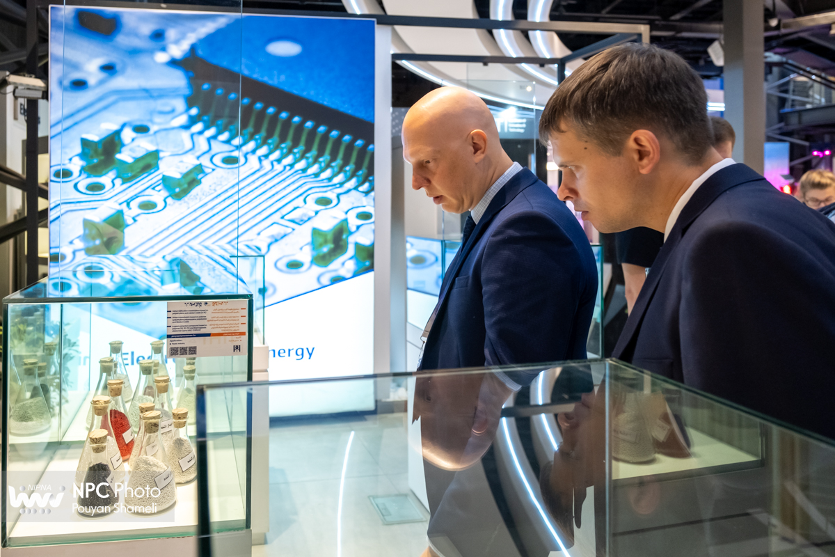 بازدید شرکت کنندگان بین المللی از سالن iHit در هفدهمین نمایشگاه ایران پلاست 5