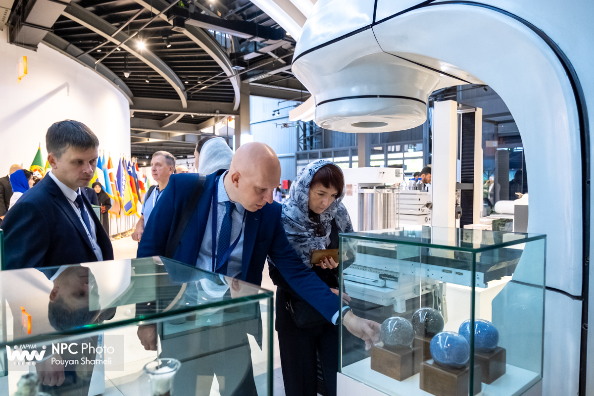 بازدید شرکت کنندگان بین المللی از سالن iHit در هفدهمین نمایشگاه ایران پلاست 6