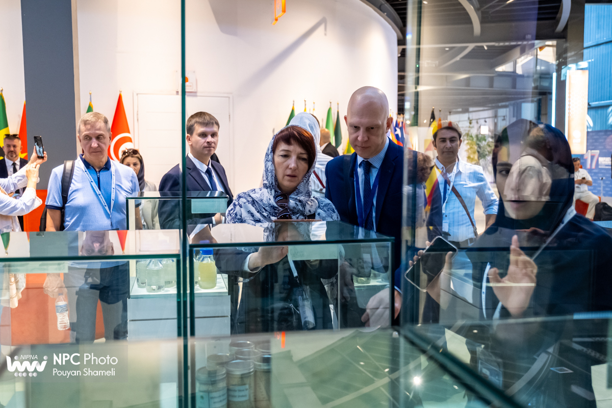 بازدید شرکت کنندگان بین المللی از سالن iHit در هفدهمین نمایشگاه ایران پلاست 7