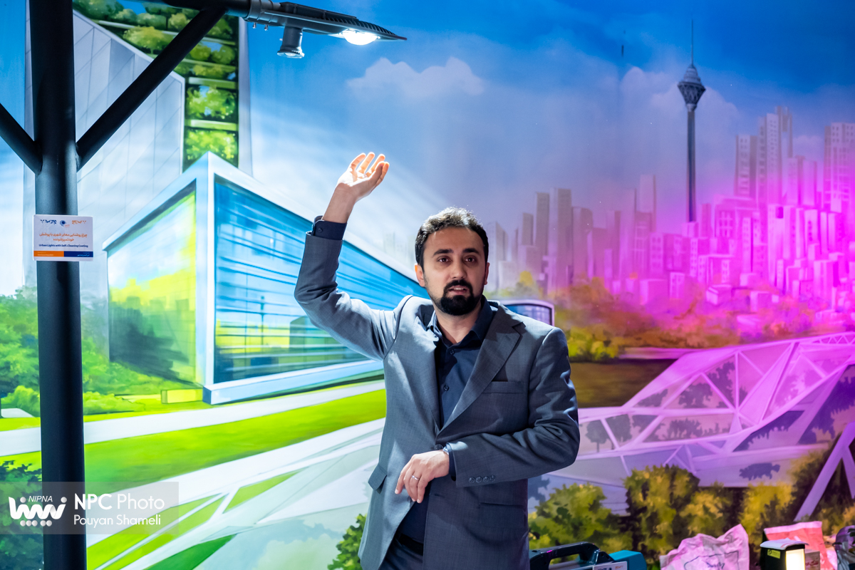 بازدید شرکت کنندگان بین المللی از سالن iHit در هفدهمین نمایشگاه ایران پلاست 12