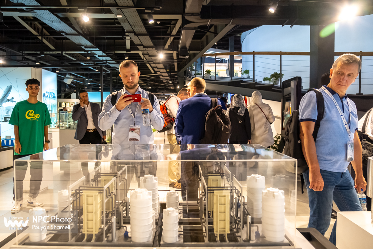 بازدید شرکت کنندگان بین المللی از سالن iHit در هفدهمین نمایشگاه ایران پلاست 14