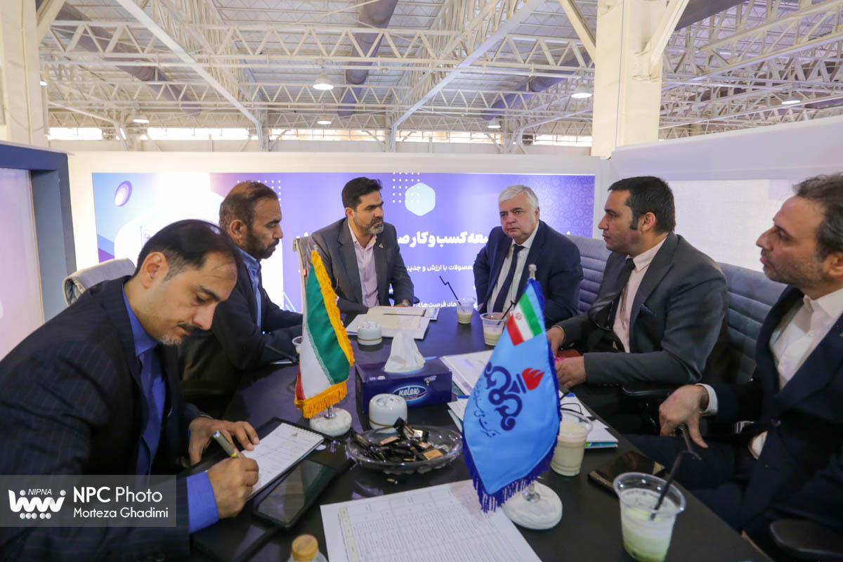 غرفه شرکت ملی صنایع پتروشیمی در دومین روز از هفدهمین نمایشگاه بین‌المللی ایران‌پلاست 25