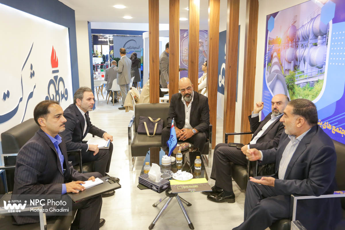 غرفه شرکت ملی صنایع پتروشیمی در دومین روز از هفدهمین نمایشگاه بین‌المللی ایران‌پلاست 32