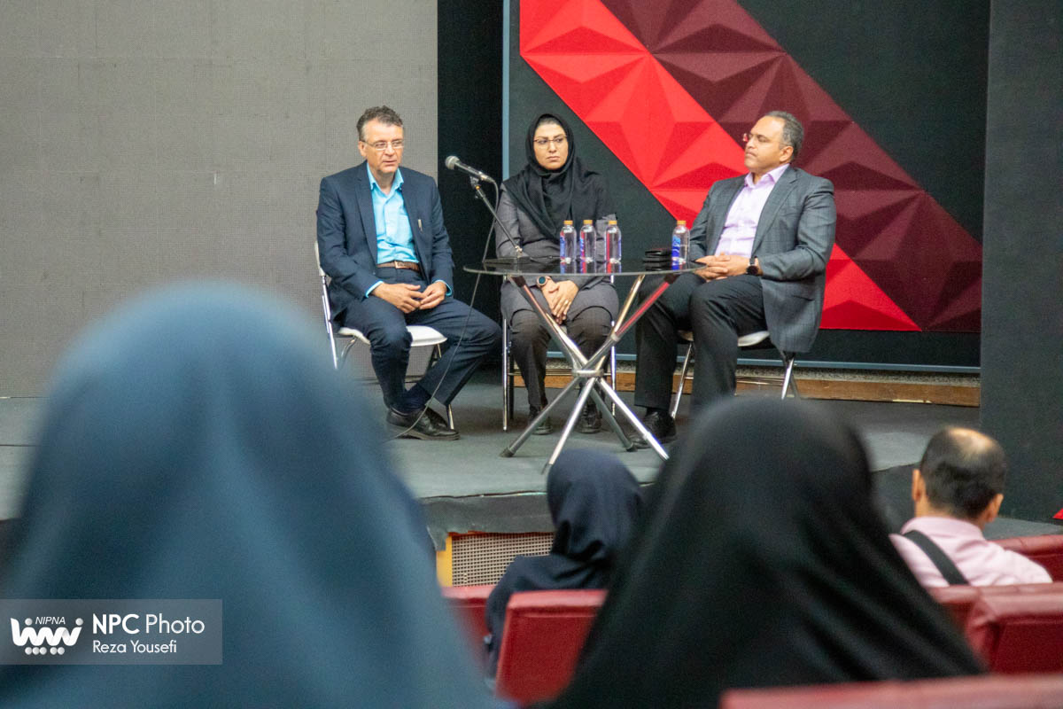 کارگاه آموزشی توسعه گریدهای جدید محصولات پتروشیمی در حاشیه دومین روز از هفدهمین نمایشگاه بین‌المللی ایران پلاست 4