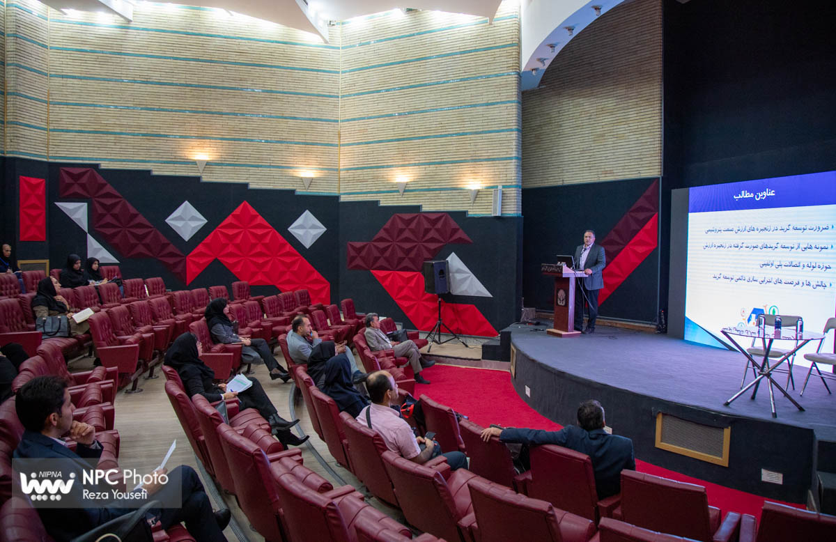 کارگاه آموزشی توسعه گریدهای جدید محصولات پتروشیمی در حاشیه دومین روز از هفدهمین نمایشگاه بین‌المللی ایران پلاست 9