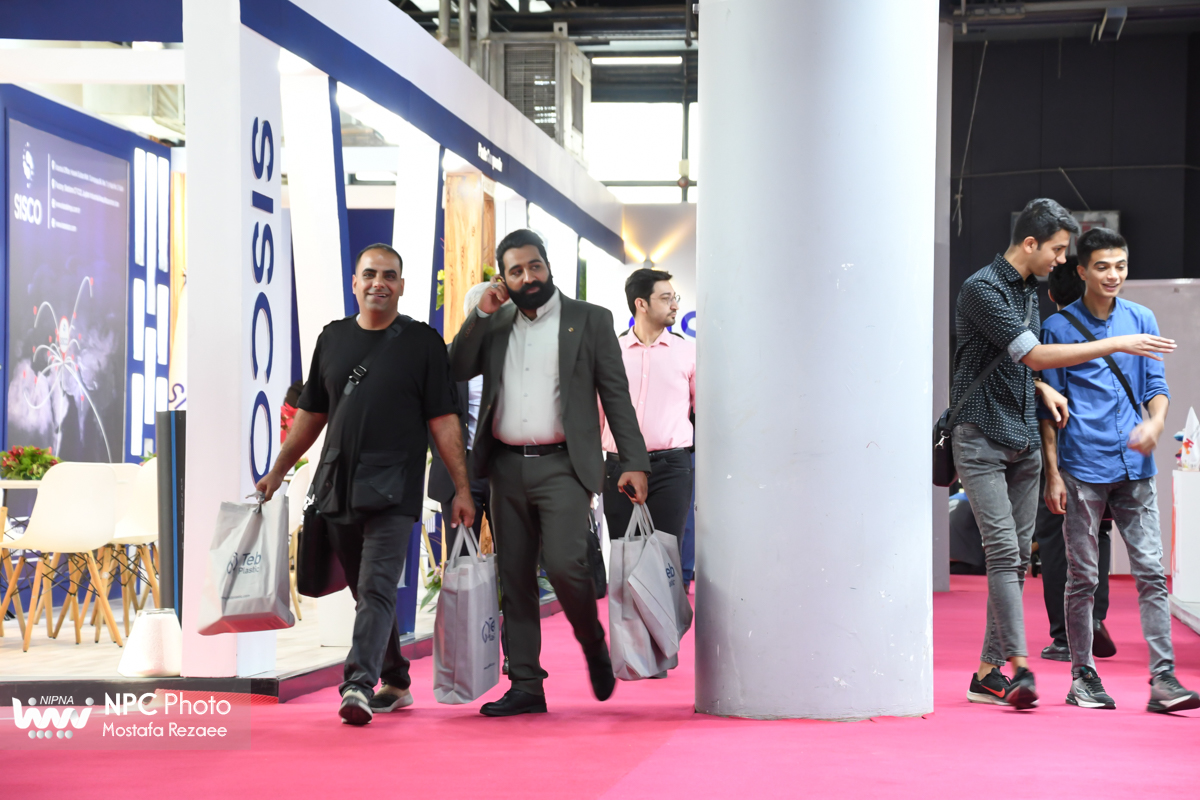 سالن میلاد در دومین روز از هفدهمین نمایشگاه بین المللی ایران پلاست 12