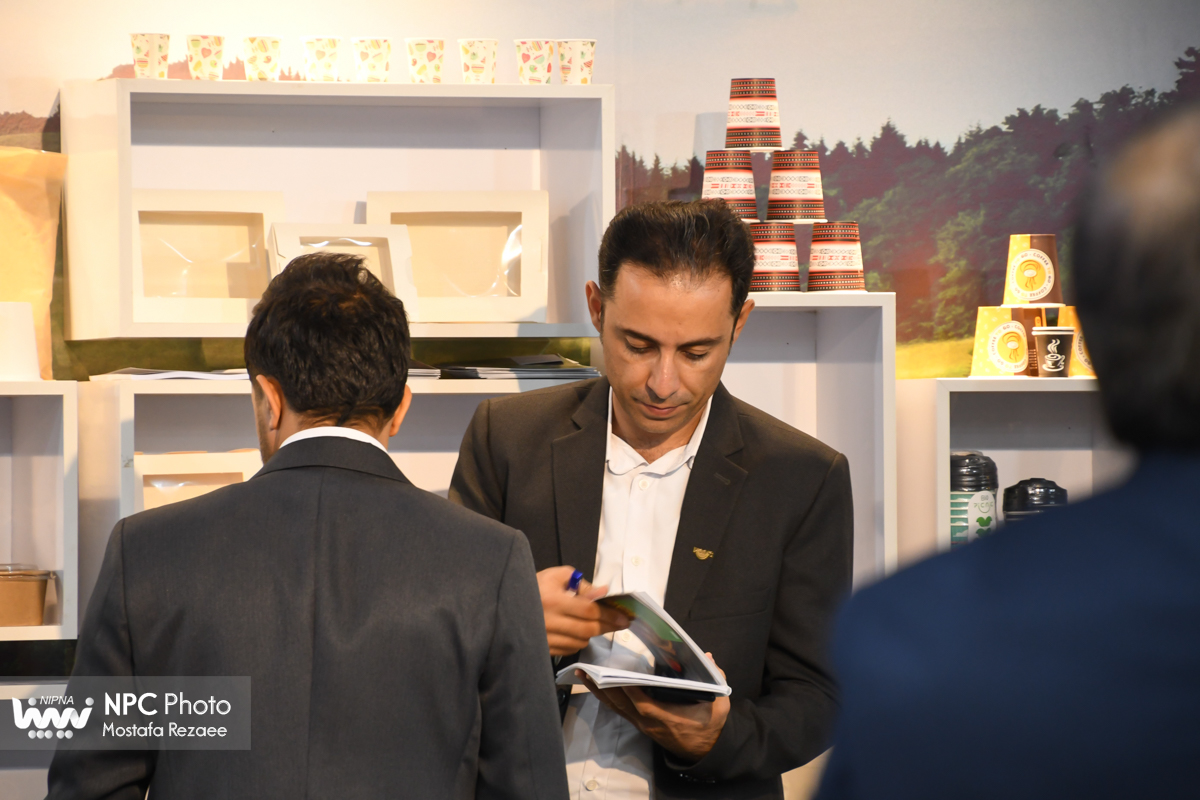 سالن میلاد در دومین روز از هفدهمین نمایشگاه بین المللی ایران پلاست 14