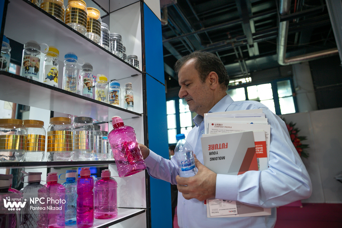 سالن میلاد در سومین روز از هفدهمین نمایشگاه بین المللی ایران پلاست 1