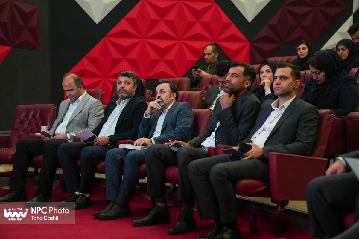 نشست «عرضه اعتباری محصولات پتروشیمی، گامی در جهت فعالسازی واحدهای راکد و زیر ظرفیت» در حاشیه سومین روز هفدهمین نمایشگاه بین‌المللی ایران پلاست 10