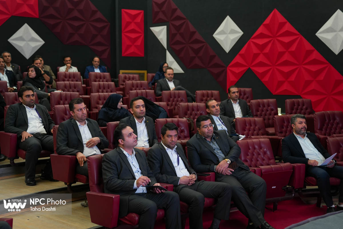 نشست «عرضه اعتباری محصولات پتروشیمی، گامی در جهت فعالسازی واحدهای راکد و زیر ظرفیت» در حاشیه سومین روز هفدهمین نمایشگاه بین‌المللی ایران پلاست 13