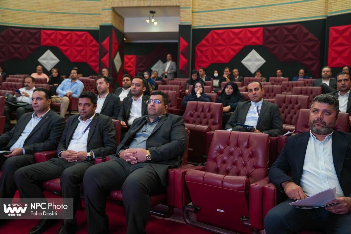 نشست «عرضه اعتباری محصولات پتروشیمی، گامی در جهت فعالسازی واحدهای راکد و زیر ظرفیت» در حاشیه سومین روز هفدهمین نمایشگاه بین‌المللی ایران پلاست 15