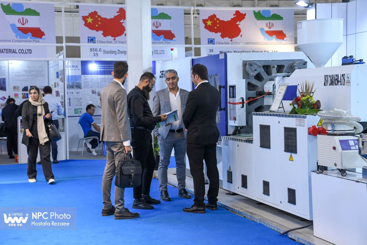 سالن 35 در سومین روز از هفدهمین نمایشگاه بین المللی ایران پلاست 12