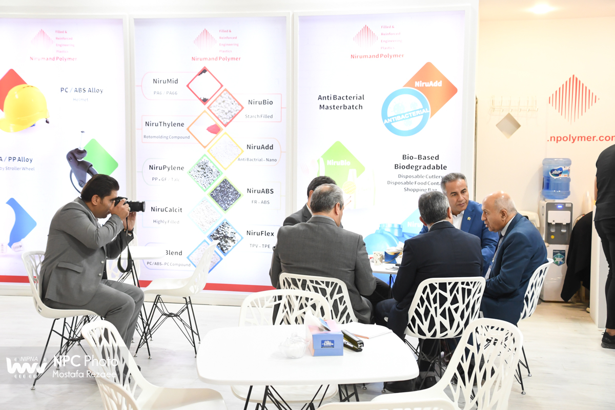 سالن 6 در چهارمین روز از هفدهمین نمایشگاه بین المللی ایران پلاست 3