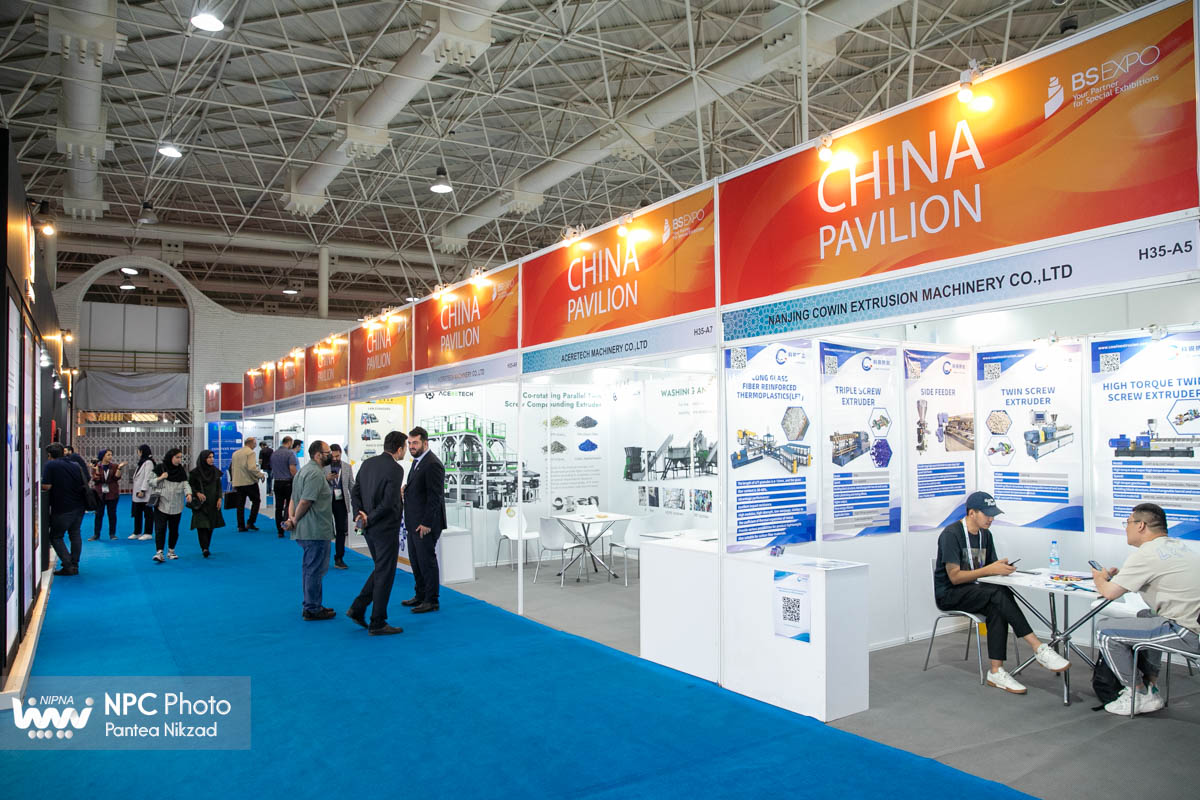 سالن 35 در چهارمین روز از هفدهمین نمایشگاه بین المللی ایران پلاست 37