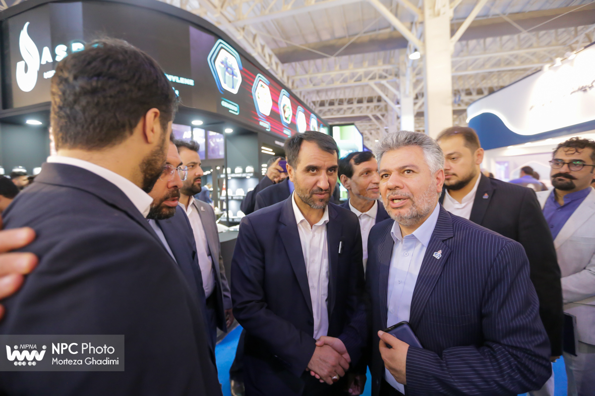 بازدید معاون وزیر نفت و مدیرعامل شرکت ملی صنایع پتروشیمی در اآخرین روز از هفدهمین نمایشگاه بین‌المللی ایران‌پلاست  1