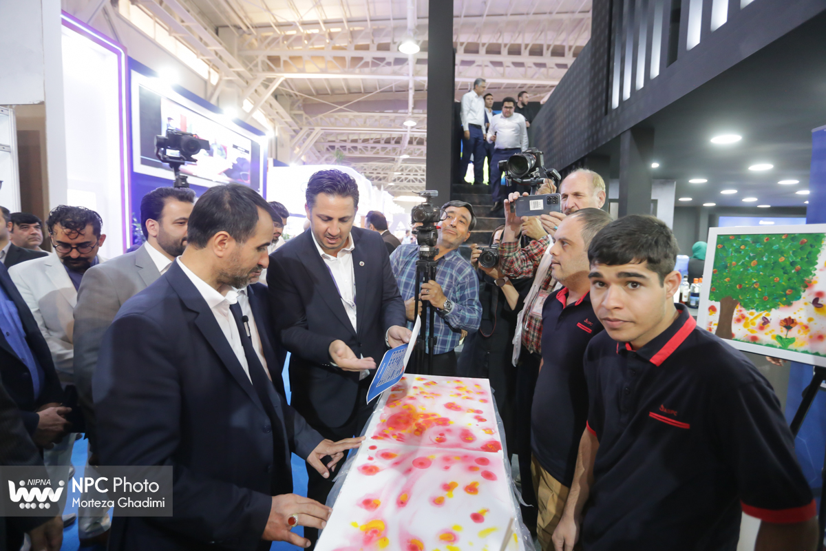بازدید معاون وزیر نفت و مدیرعامل شرکت ملی صنایع پتروشیمی در اآخرین روز از هفدهمین نمایشگاه بین‌المللی ایران‌پلاست  4