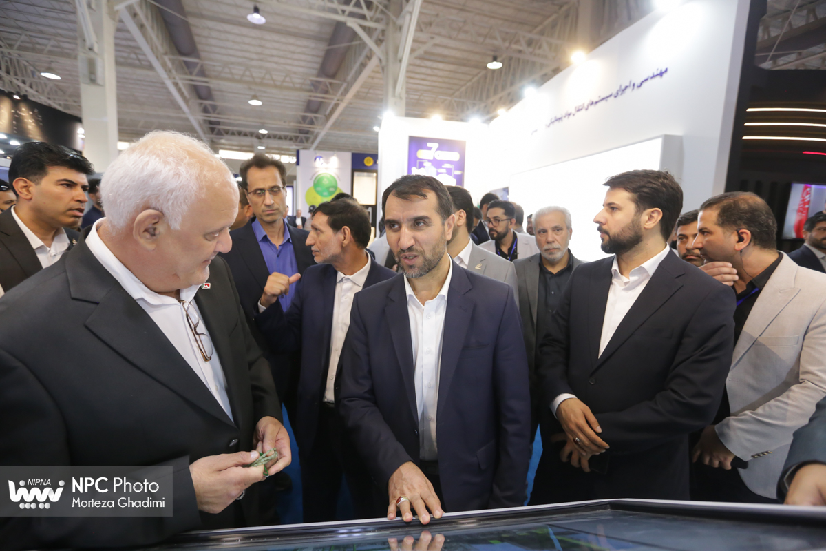 بازدید معاون وزیر نفت و مدیرعامل شرکت ملی صنایع پتروشیمی در اآخرین روز از هفدهمین نمایشگاه بین‌المللی ایران‌پلاست  5