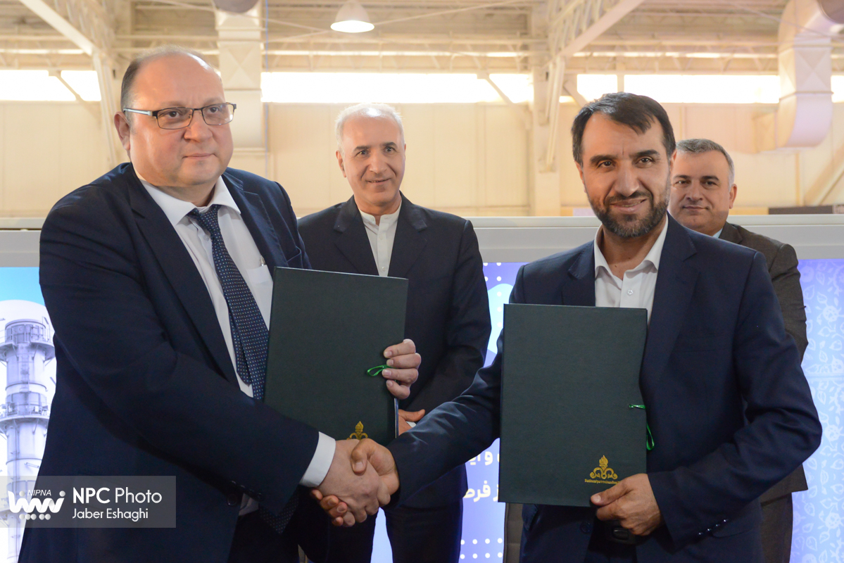 امضا تفاهم‌نامه همکاری  شرکت ملی صنایع پتروشیمی و شرکت اوزکیمو صنعت ازبکستان در حاشیه چهارمین روز از هفدهمین نمایشگاه بین‌المللی ایران پلاست  1