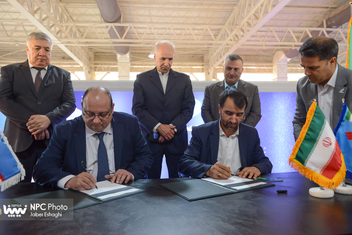 امضا تفاهم‌نامه همکاری  شرکت ملی صنایع پتروشیمی و شرکت اوزکیمو صنعت ازبکستان در حاشیه چهارمین روز از هفدهمین نمایشگاه بین‌المللی ایران پلاست  3