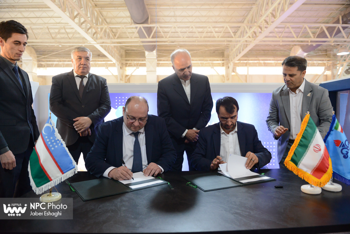 امضا تفاهم‌نامه همکاری  شرکت ملی صنایع پتروشیمی و شرکت اوزکیمو صنعت ازبکستان در حاشیه چهارمین روز از هفدهمین نمایشگاه بین‌المللی ایران پلاست  4