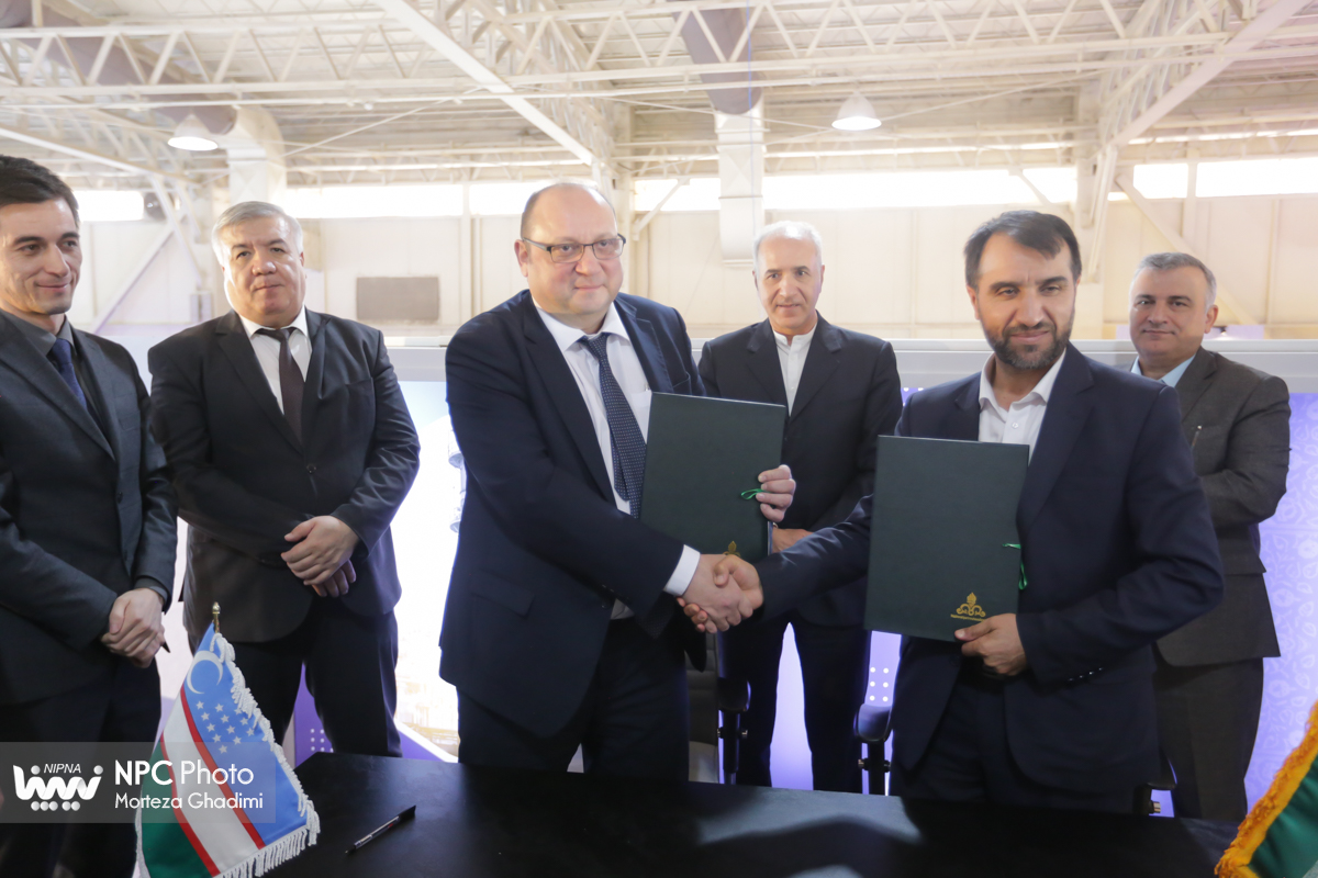 امضا تفاهم‌نامه همکاری  شرکت ملی صنایع پتروشیمی و شرکت اوزکیمو صنعت ازبکستان در حاشیه چهارمین روز از هفدهمین نمایشگاه بین‌المللی ایران پلاست  5