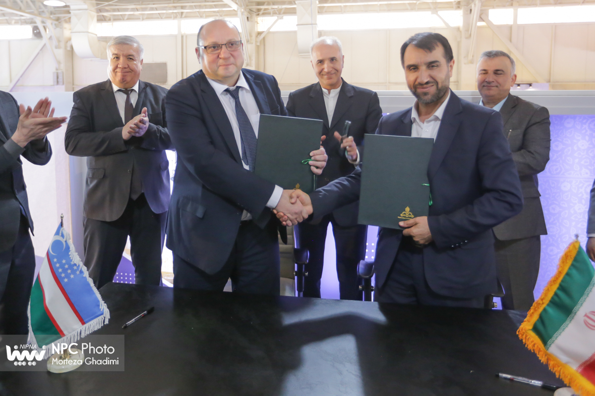 امضا تفاهم‌نامه همکاری  شرکت ملی صنایع پتروشیمی و شرکت اوزکیمو صنعت ازبکستان در حاشیه چهارمین روز از هفدهمین نمایشگاه بین‌المللی ایران پلاست  6