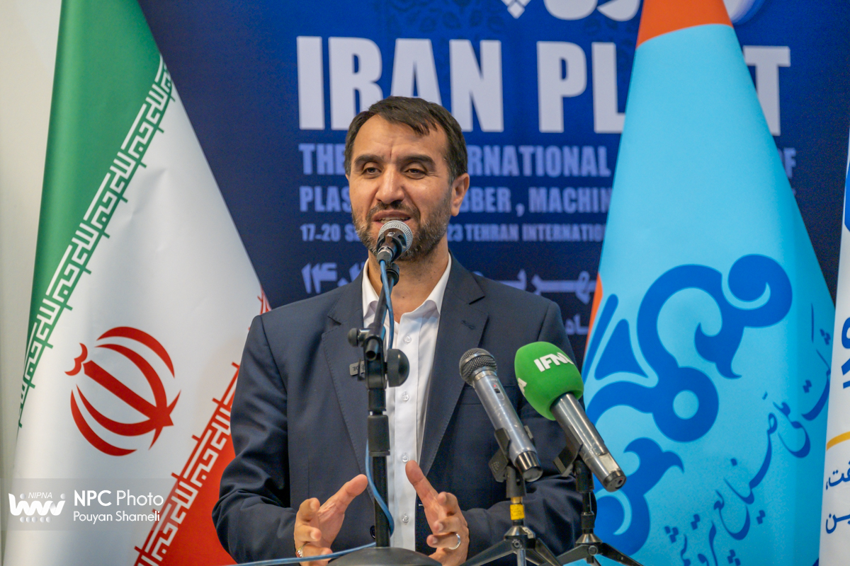 امضا تفاهم‌نامه سه‌جانبه همکاری ایجاد نخستین پارک شیمیایی کشور در حاشیه آخرین روز نمایشگاه بین‌المللی ایران‌پلاست امضا شد. 2