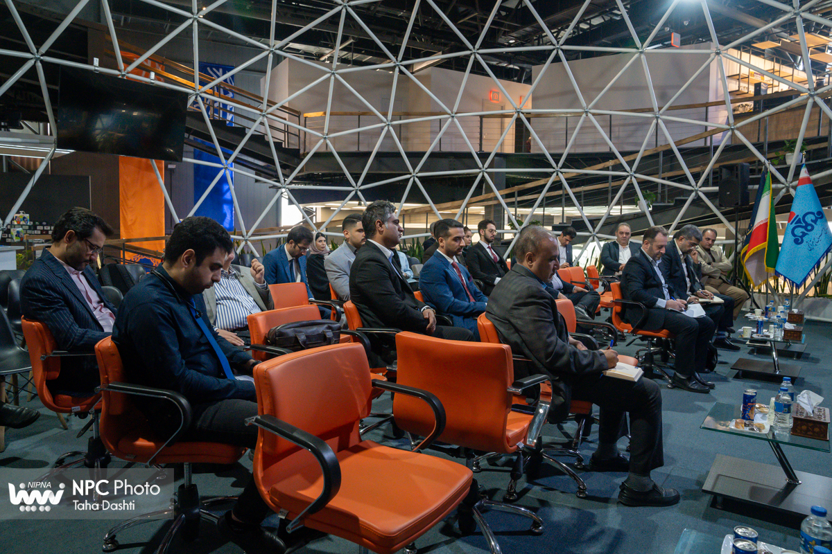 نشست تکمیل زنجیره ارزش محصوالت پلیمری در آخرین روز نمایشگاه بین‌المللی ایران‌پلاست 2