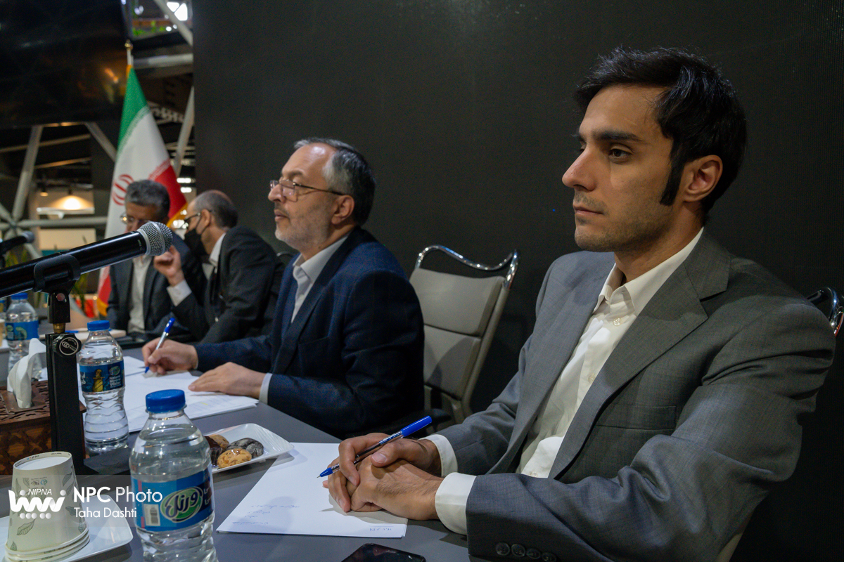 نشست تکمیل زنجیره ارزش محصوالت پلیمری در آخرین روز نمایشگاه بین‌المللی ایران‌پلاست 6