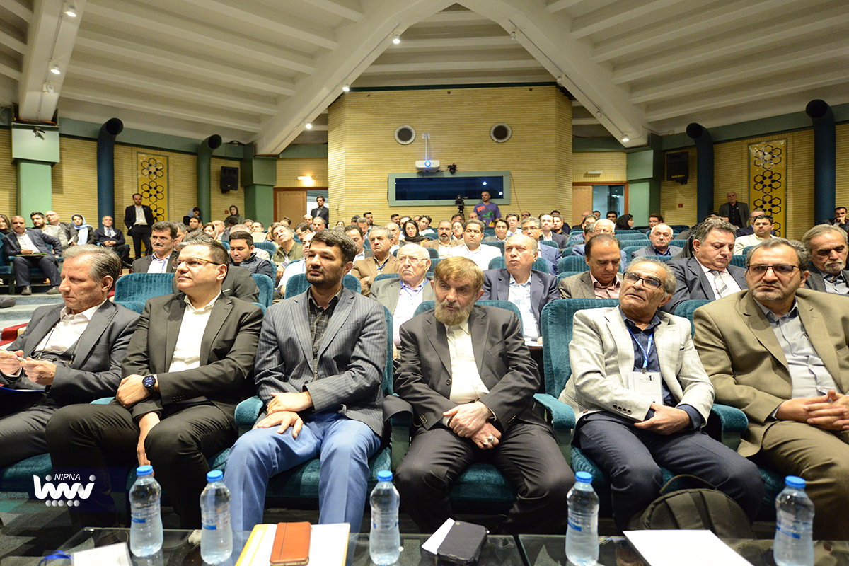 حضور مهندس شاهمیرزایی معاون وزیر نفت و مدیرعامل شرکت ملی صنایع پتروشیمی در نخستین کنفرانس صنعت ماشین سازی پلیمر، تجهیزات و فناوری ها 2