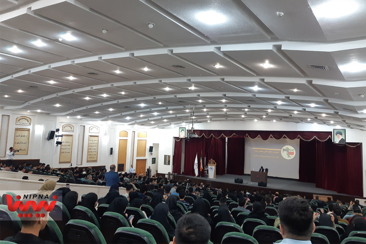 مرتضی شاه میرزایی معاون وزیر نفت و مدیرعامل شرکت ملی صنایع پتروشیمی در جمع دانشجویان دانشگاه صنعت نفت اهواز 9