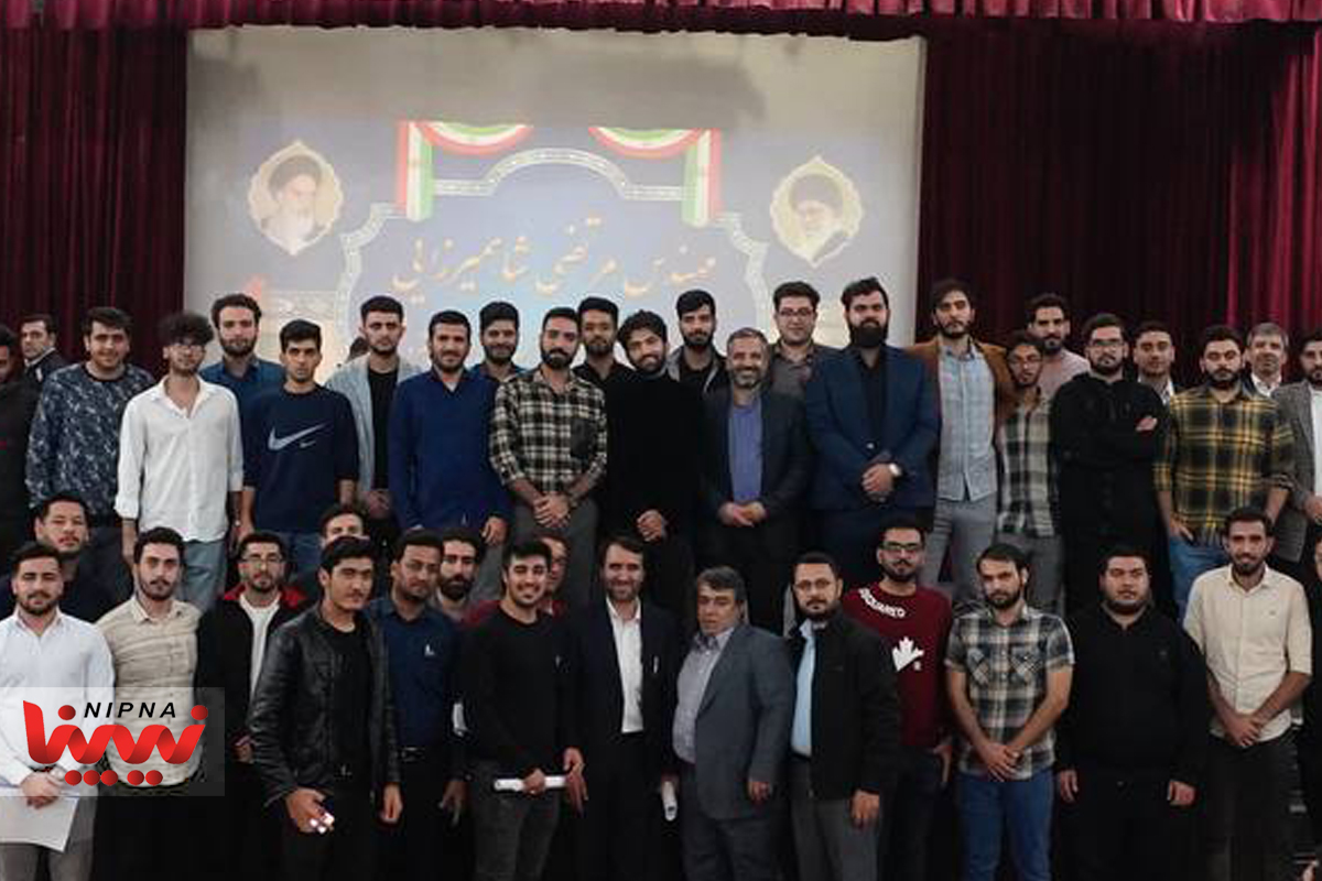 مرتضی شاه میرزایی معاون وزیر نفت و مدیرعامل شرکت ملی صنایع پتروشیمی در جمع دانشجویان دانشگاه صنعت نفت اهواز 10