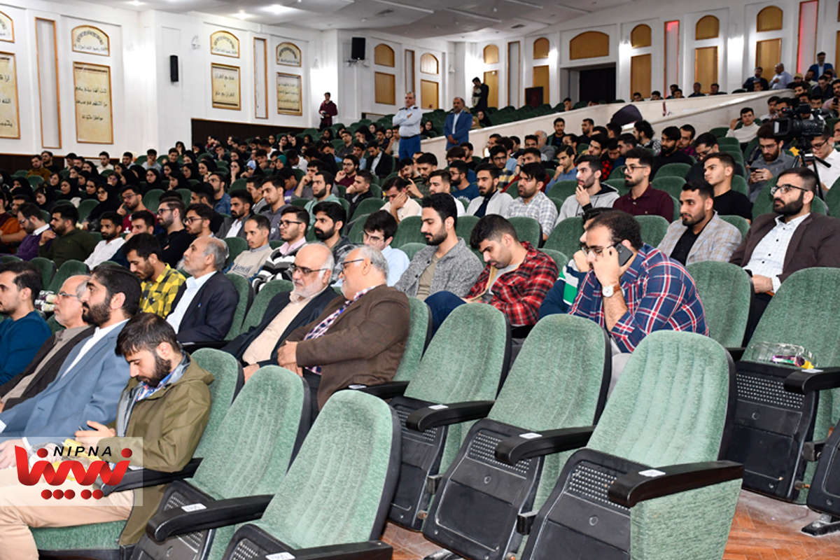 مرتضی شاه میرزایی معاون وزیر نفت و مدیرعامل شرکت ملی صنایع پتروشیمی در جمع دانشجویان دانشگاه صنعت نفت اهواز 11