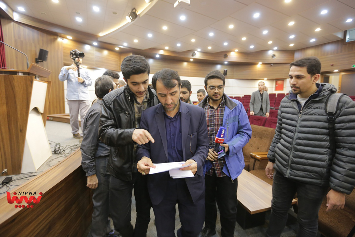 مهندس شاه میرزایی معاون وزیر نفت و مدیرعامل شرکت ملی صنایع پتروشیمی در جمع دانشجویان و نخبگان دانشگاه علم و صنعت تهران 10