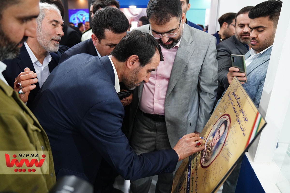 بازدید مهندس شاه میرزایی معاون وزیر نفت و مدیرعامل شرکت ملی صنایع پتروشیمی از چهاردهمین نمایشگاه تخصصی ساخت تجهیزات صنعت نفت خوزستان 3