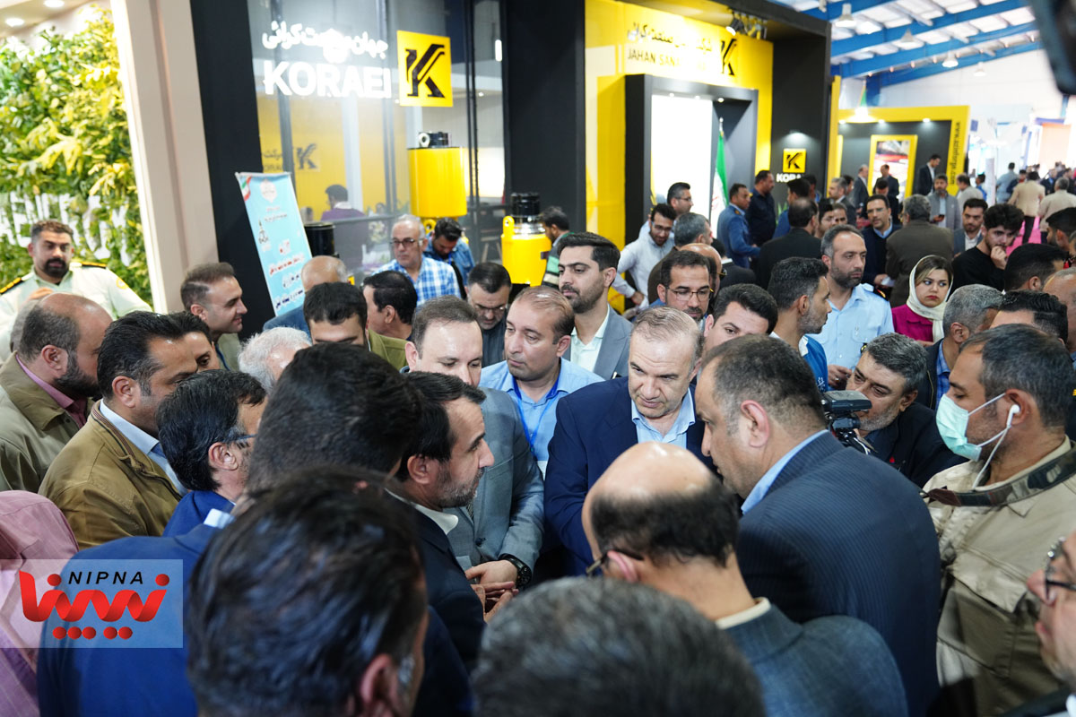 بازدید مهندس شاه میرزایی معاون وزیر نفت و مدیرعامل شرکت ملی صنایع پتروشیمی از چهاردهمین نمایشگاه تخصصی ساخت تجهیزات صنعت نفت خوزستان 6