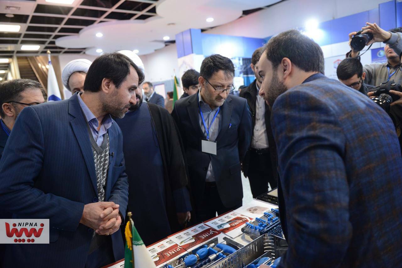 بازدیدمهندس شاهمیرزایی معاون وزیر نفت و مدیر عامل شرکت ملی صنایع پتروشیمی از نمایشگاه روایت پیشرفت در مشهدمقدس 3