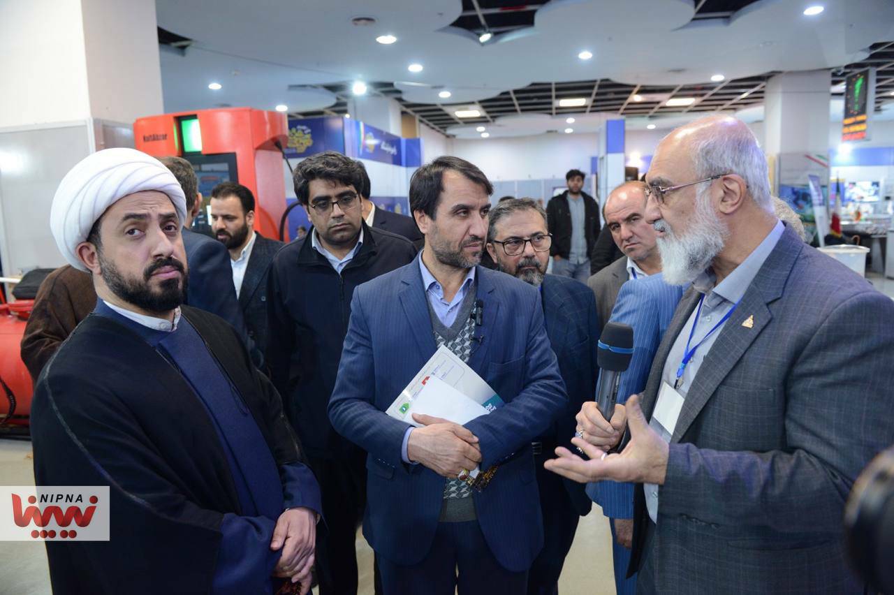 بازدیدمهندس شاهمیرزایی معاون وزیر نفت و مدیر عامل شرکت ملی صنایع پتروشیمی از نمایشگاه روایت پیشرفت در مشهدمقدس 5