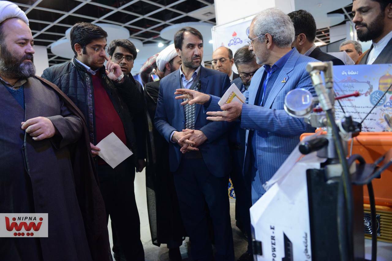 بازدیدمهندس شاهمیرزایی معاون وزیر نفت و مدیر عامل شرکت ملی صنایع پتروشیمی از نمایشگاه روایت پیشرفت در مشهدمقدس 7