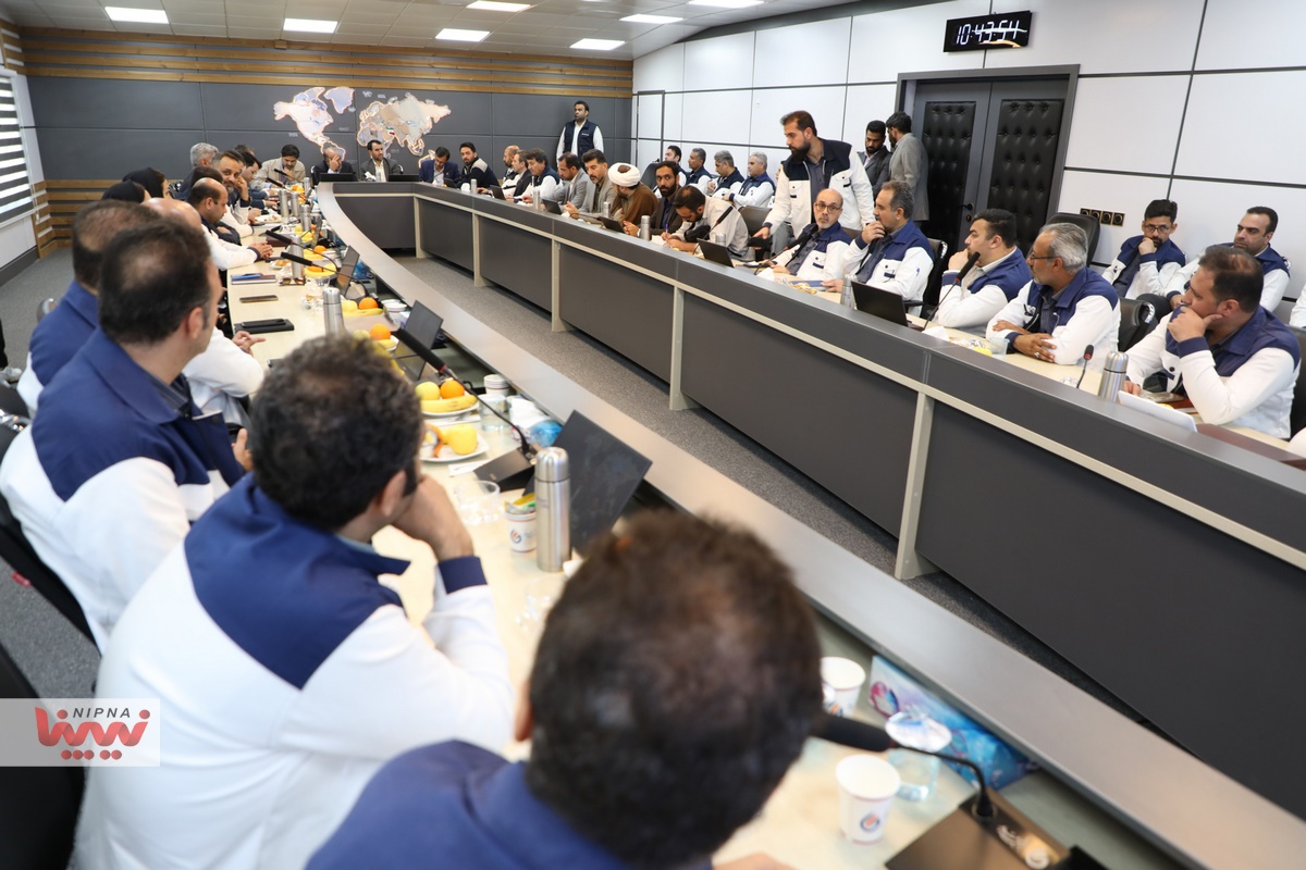 نشست مهندس شاهمیرزایی معاون وزیر نفت و مدیرعامل شرکت ملی صنایع پتروشیمی با مدیران مجتمع پتروشیمی غدیر 10