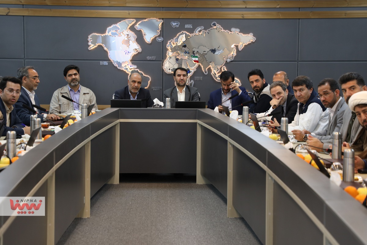 نشست مهندس شاهمیرزایی معاون وزیر نفت و مدیرعامل شرکت ملی صنایع پتروشیمی با مدیران مجتمع پتروشیمی غدیر 13