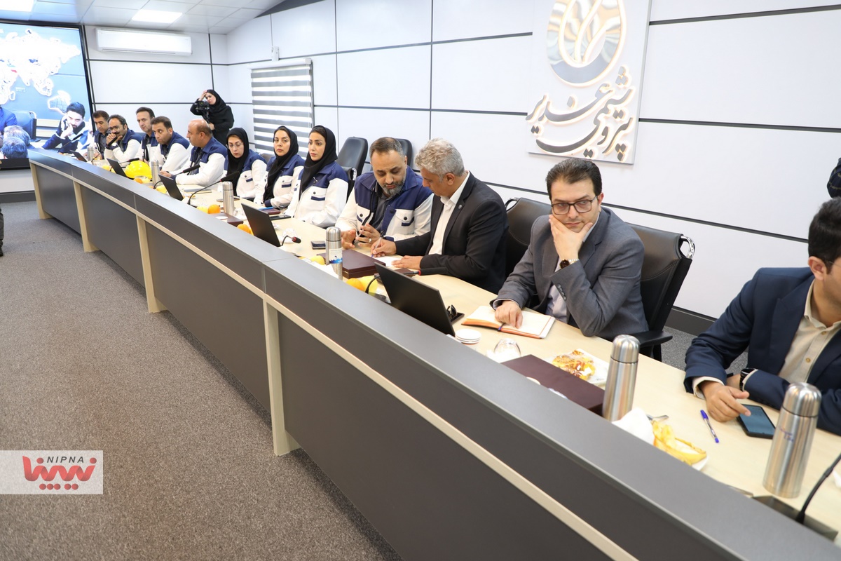 نشست مهندس شاهمیرزایی معاون وزیر نفت و مدیرعامل شرکت ملی صنایع پتروشیمی با مدیران مجتمع پتروشیمی غدیر 18