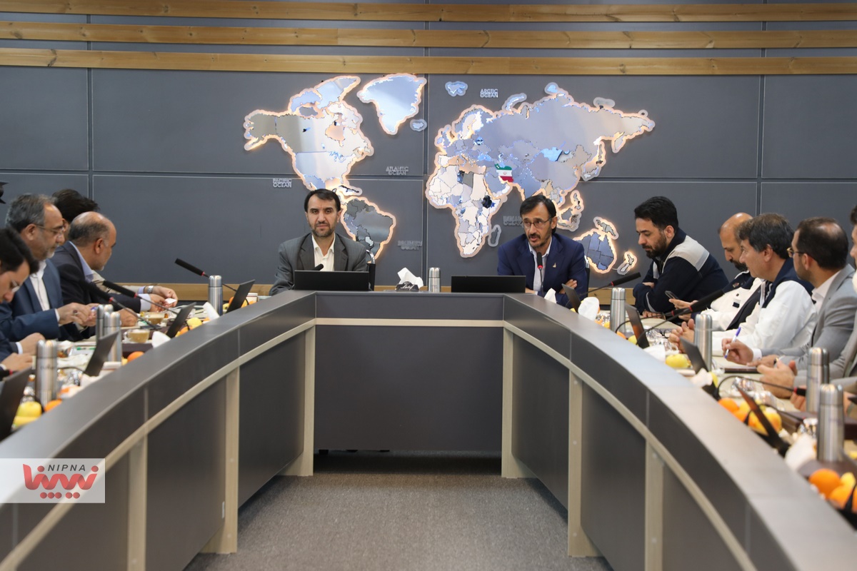 نشست مهندس شاهمیرزایی معاون وزیر نفت و مدیرعامل شرکت ملی صنایع پتروشیمی با مدیران مجتمع پتروشیمی غدیر 20