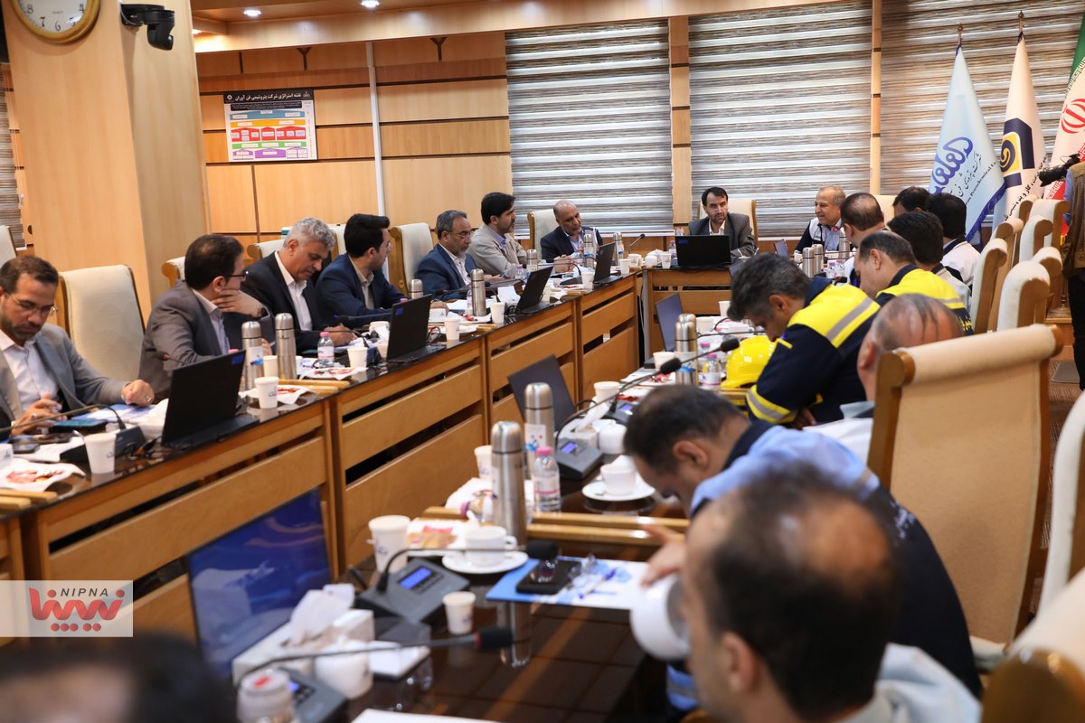 نشست مهندس شاهمیرزایی معاون وزیر نفت و مدیرعامل شرکت ملی صنایع پتروشیمی با مدیران شرکت پتروشیمی فن آوران 2