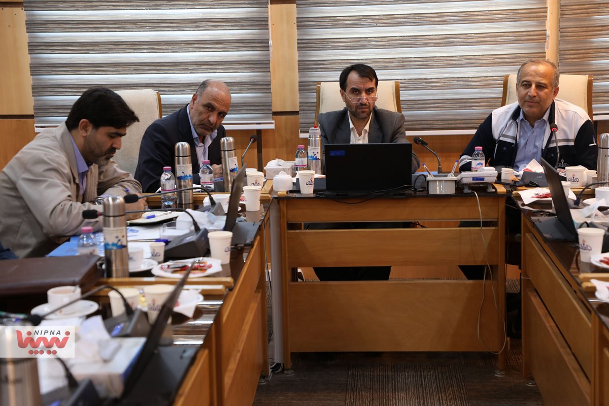 نشست مهندس شاهمیرزایی معاون وزیر نفت و مدیرعامل شرکت ملی صنایع پتروشیمی با مدیران شرکت پتروشیمی فن آوران 4