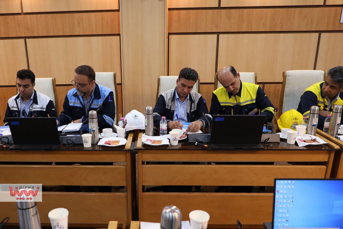 نشست مهندس شاهمیرزایی معاون وزیر نفت و مدیرعامل شرکت ملی صنایع پتروشیمی با مدیران شرکت پتروشیمی فن آوران 8