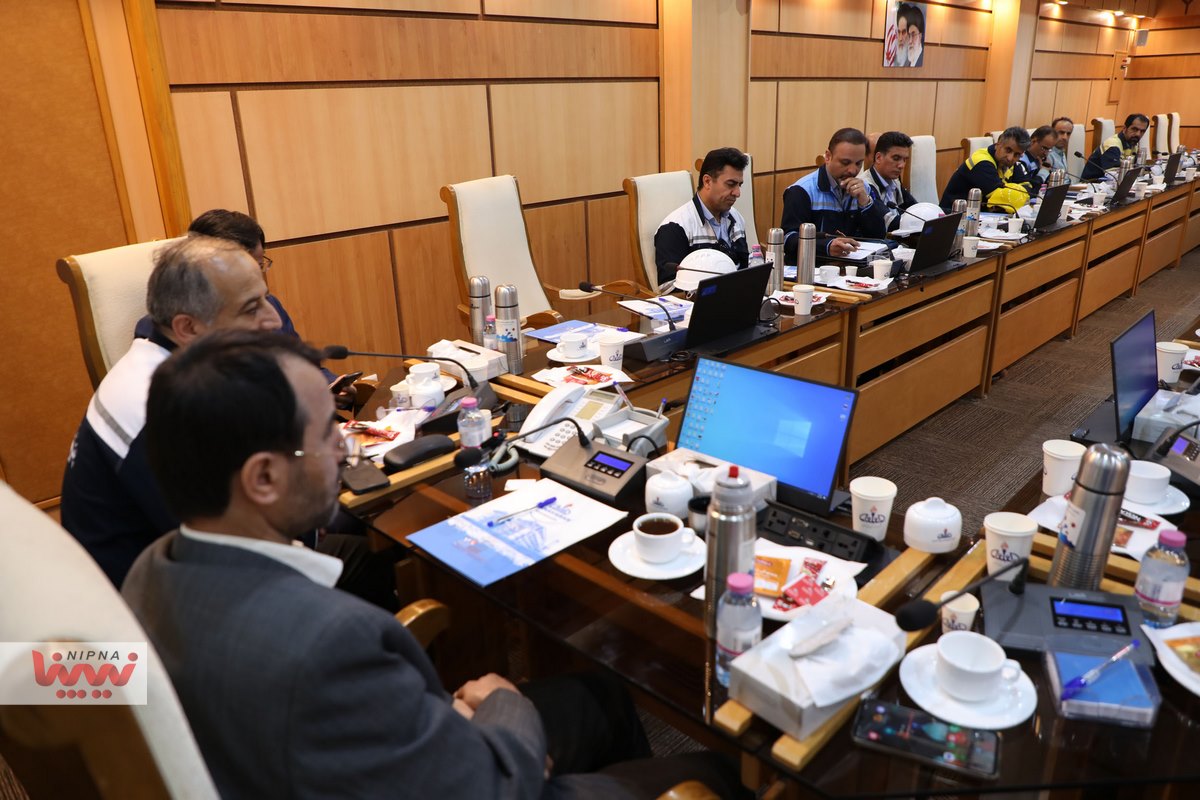 نشست مهندس شاهمیرزایی معاون وزیر نفت و مدیرعامل شرکت ملی صنایع پتروشیمی با مدیران شرکت پتروشیمی فن آوران 9